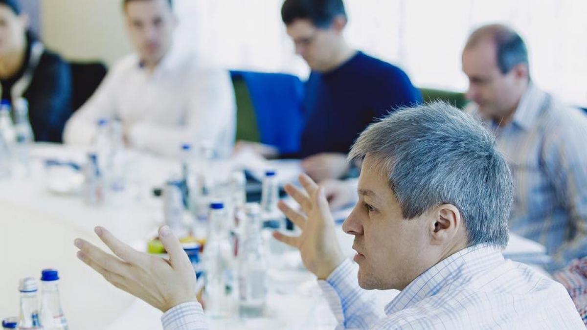 dacian ciolos ce i a scris premierului unui cetatean care il critica pe facebook