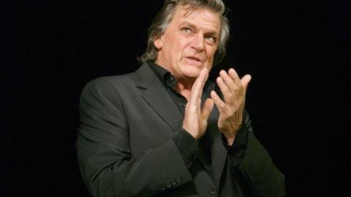 klaus iohannis ii decoreaza pe stela popescu si florin piersic