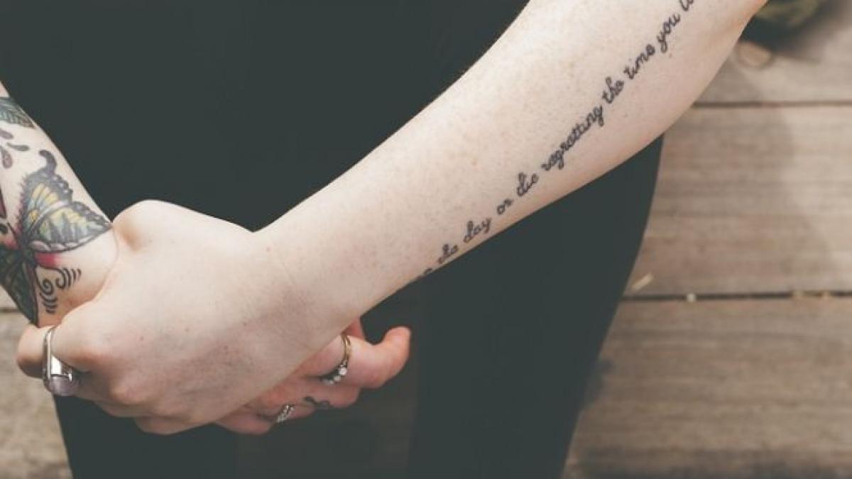 i au vazut mainile si au refuzat sa o serveasca ce secret dureros ascundea fata