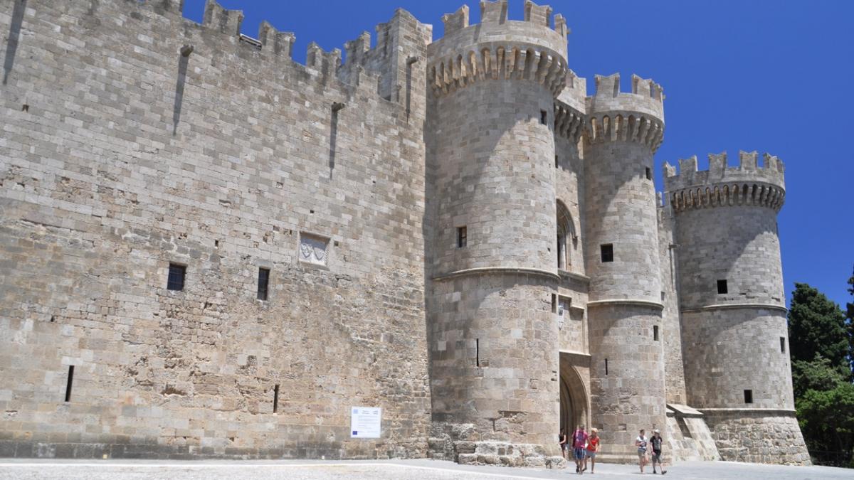 rhodos o bucata de rai aruncata in mare