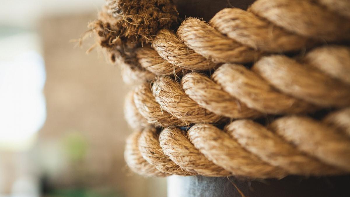 mesajul socant postat de o adolescenta pe facebook inainte de a se sinucide