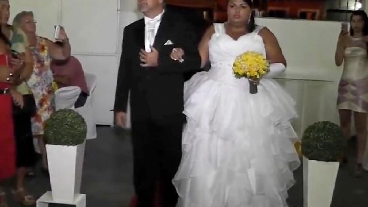 pasea fericita spre altar cand dj ul a facut un lucru de neiertat reactia miresei e imposibil de