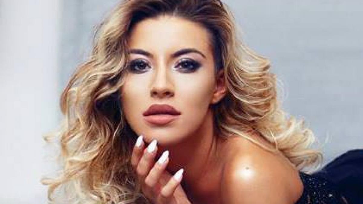 numai de bine nicoleta nuca nu se dezlipeste de sala