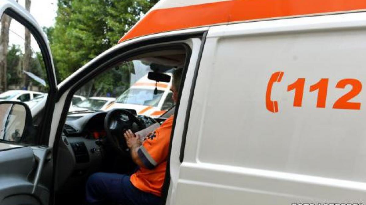 un tanar din iasi s a aruncat de la etaj dupa o cearta cu parintii