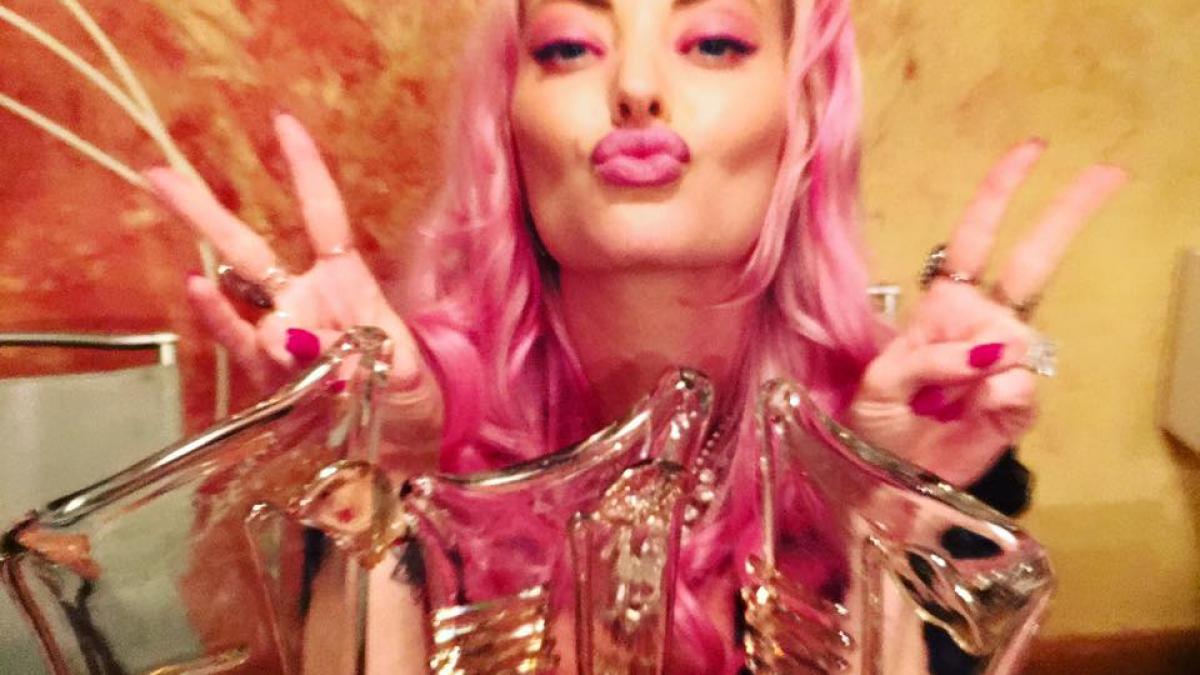 delia este in culmea fericirii diva s a grabit sa le multumeasca fanilor pentru felicitarile primite