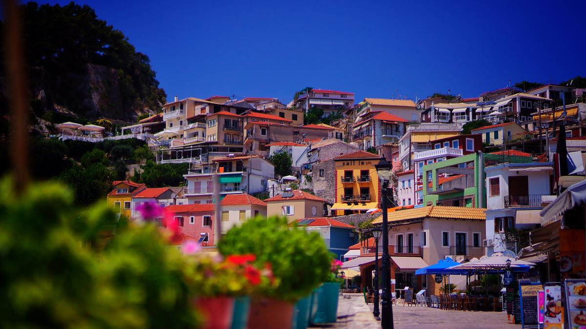 plaja shopping si istorie in parga