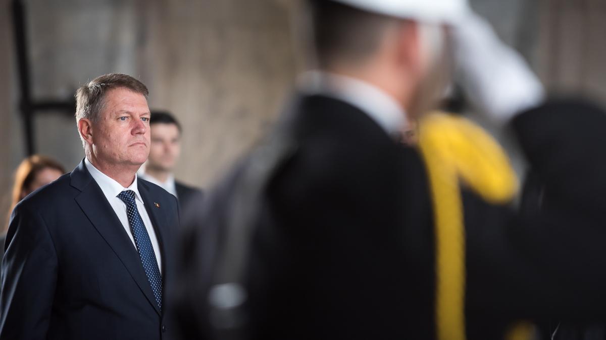 presedintele klaus iohannis primit cu salve de tun la palatul prezidential din ankara
