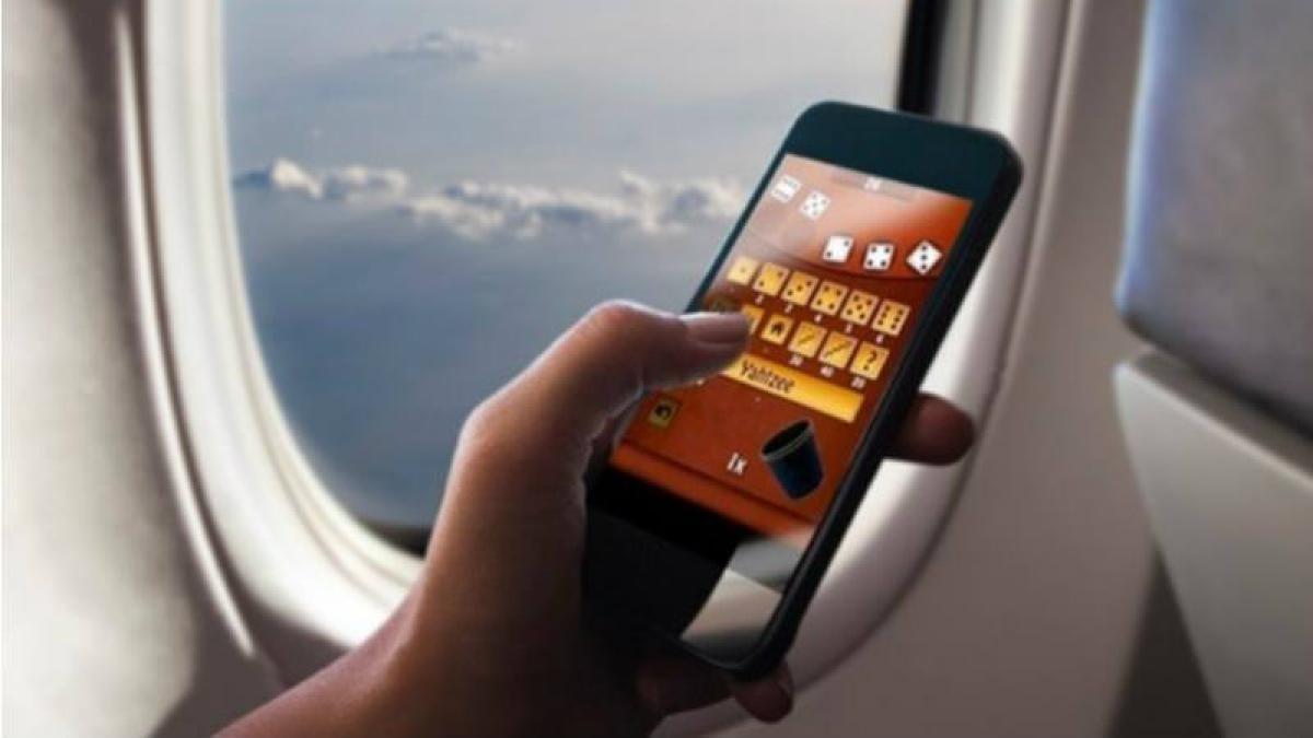 tu stii ce ai voie si ce nu ai voie in avion regulile privind dispozitivele electronice