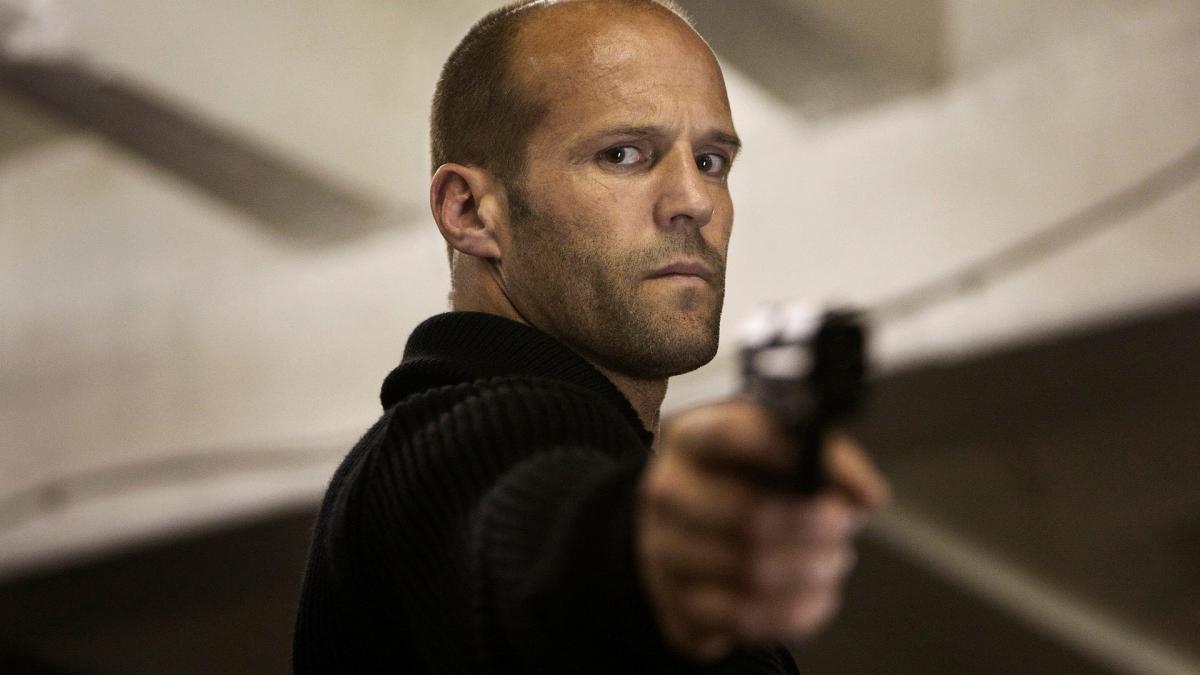 jason statham prins cu mai multe arme asupra sa intr o emisiune tv