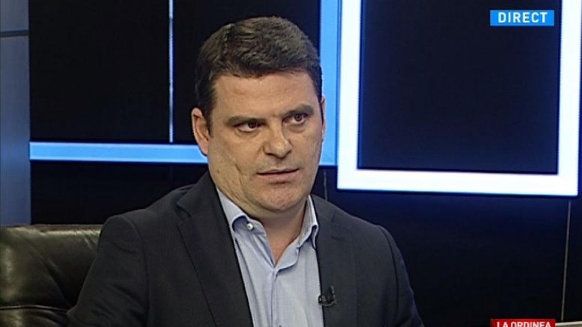 radu tudor curajoasei doamne kovesi ii tremura pantalonii in fata lui basescu