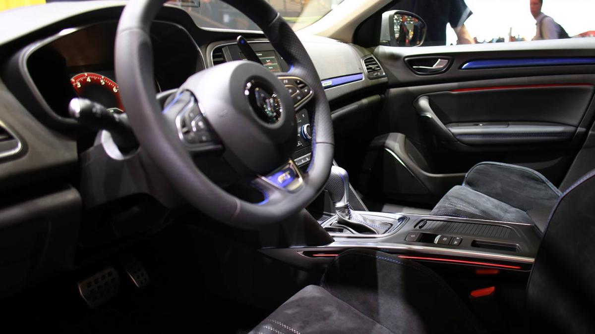 renault recheama la service 10 649 de automobile probleme la furtunul de la sistemul de franare