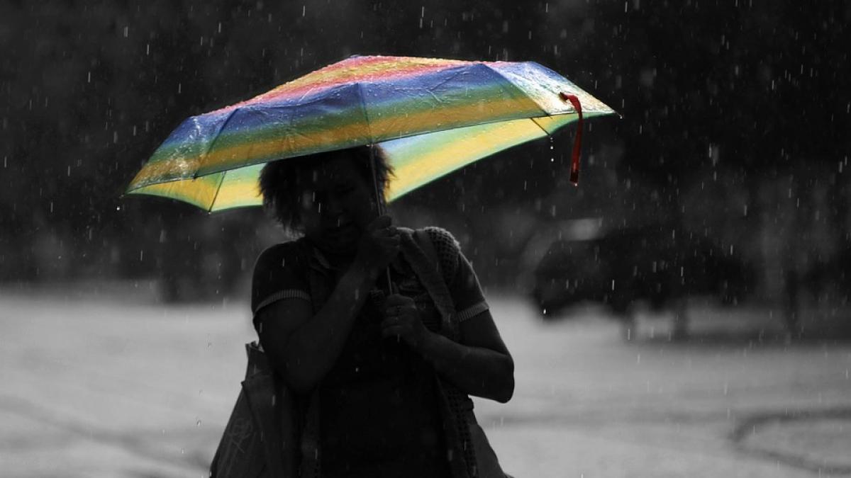 tanara strivita de tren din cauza umbrelei