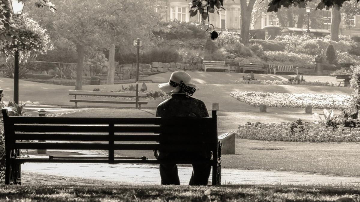 toata familia ei a murit cine ii tine companie batranei de 99 de ani nu inteleg cum este posibil