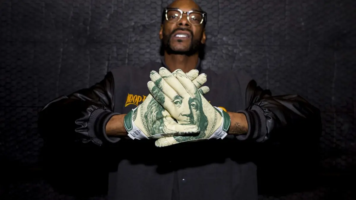 cadoul facut de snoop dogg comunei bogata