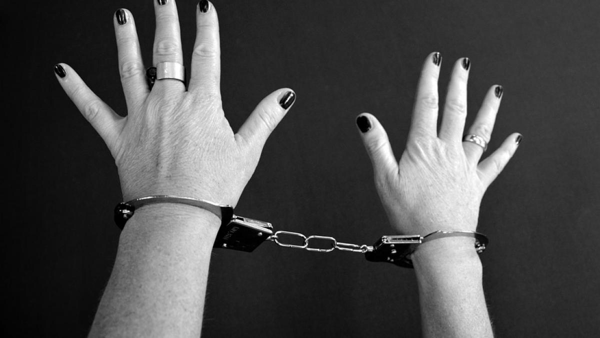 femeie batrana arestata terorism