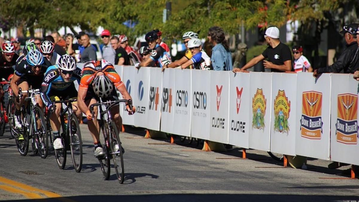 un ciclist a suferit un atac de cord in timpul cursei