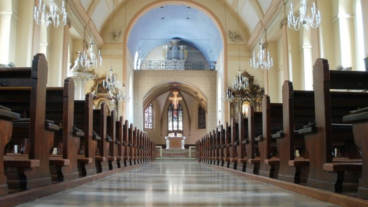 o greseala de ortografie le ar fi putut strica sarbatoarea pastelui mesajul cu care o biserica si a