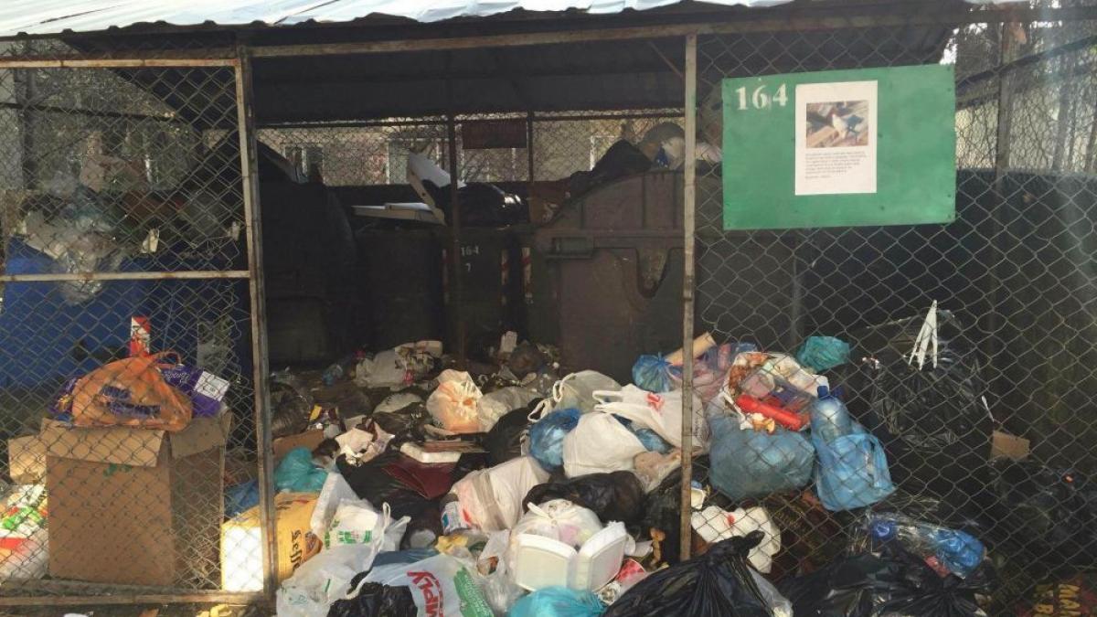 ramnicu valcea sufocat de gunoaie din cauza firmei de salubrizare