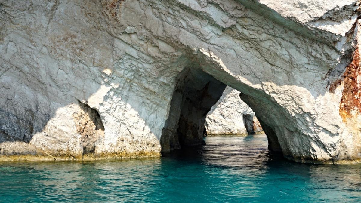 cinci motive sa ti petreci vacanta in zakynthos