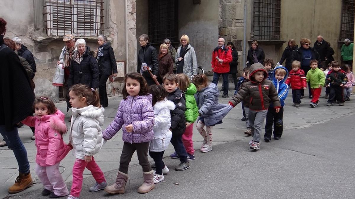 gradinita scoasa la vanzare cu tot cu copilasii care o frecventeaza