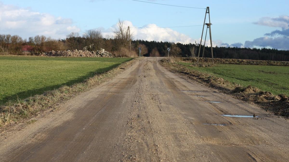 satul din romania cu taxa de drum locala camionagii asteptati cu chitantierul la intrarea in