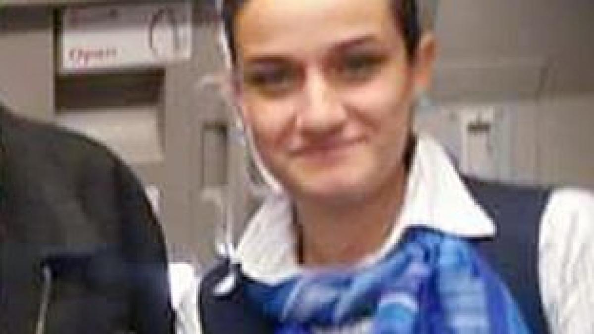 stewardesa selfie cu atacator