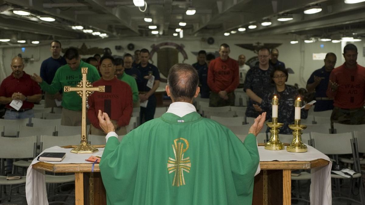 un roman din italia s a dat drept preot ce a putut sa le faca credinciosilor inainte de paste