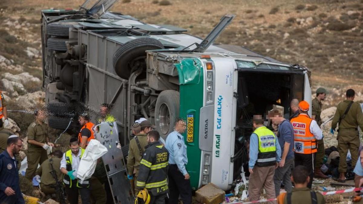 autobuz lovit in plin de tren trei oameni au murit