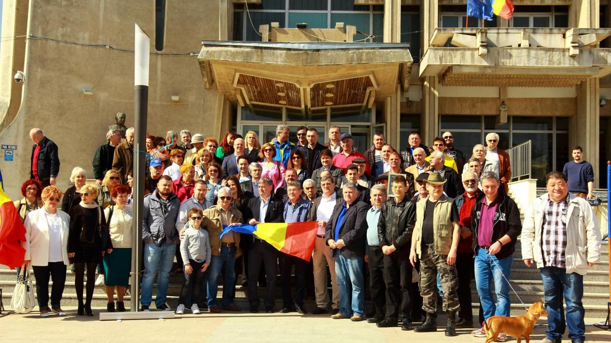 centenar premiantii fara premii