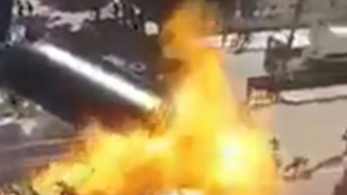 o cisterna din care se fura benzina a sarit in aer toti cei din jur au fost cuprinsi de flacari