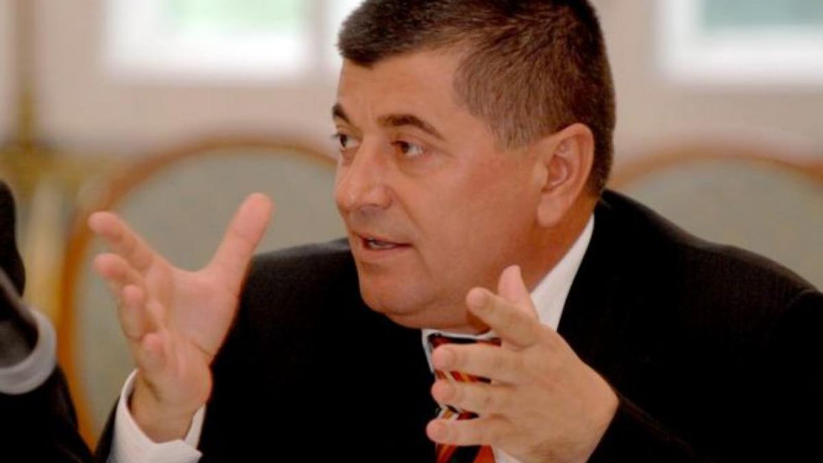 primarul din busteni functionarii iau si ei o mica spaguta