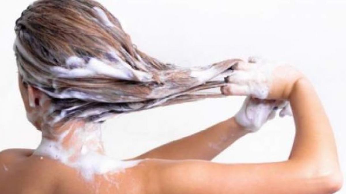 si a spalat parul cu bicarbonat dupa care s a uitat in oglinda efectele nebanuite