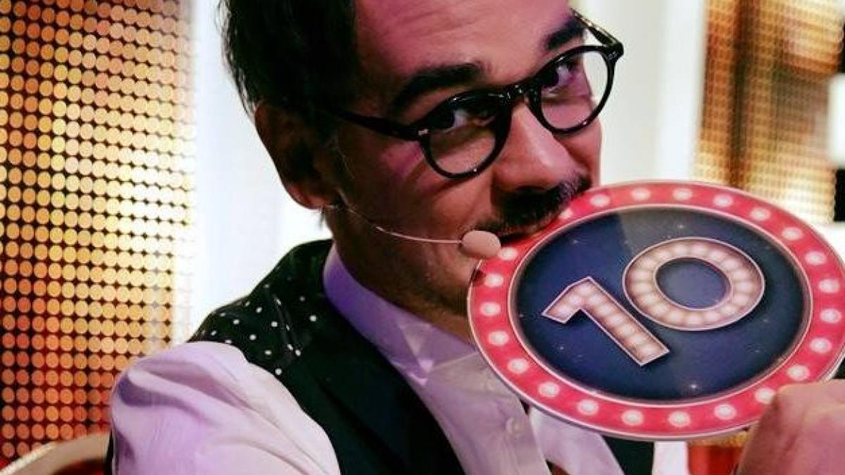 razvan simion primeste biletele de dragoste anonime te am urmarit in mall