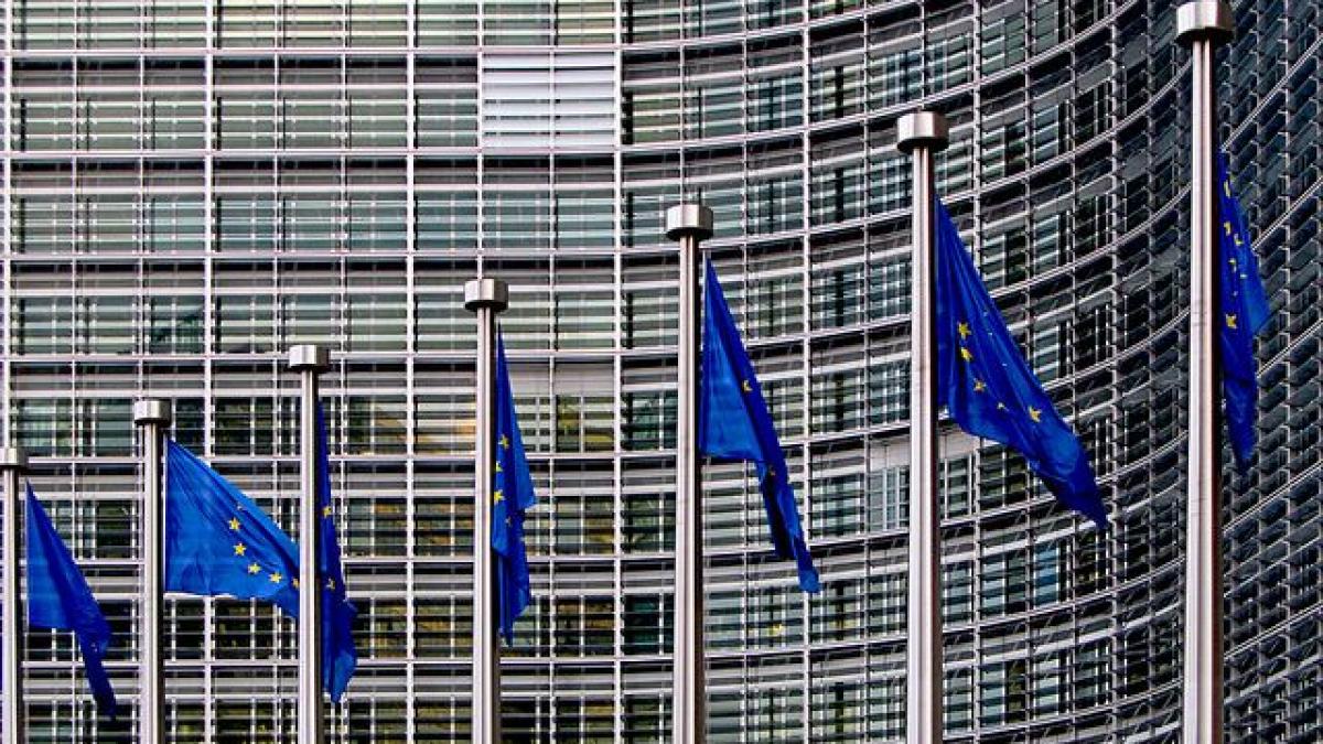 ecoul scandalului panama papers ajunge la bruxelles comisarul european pentru afaceri economice