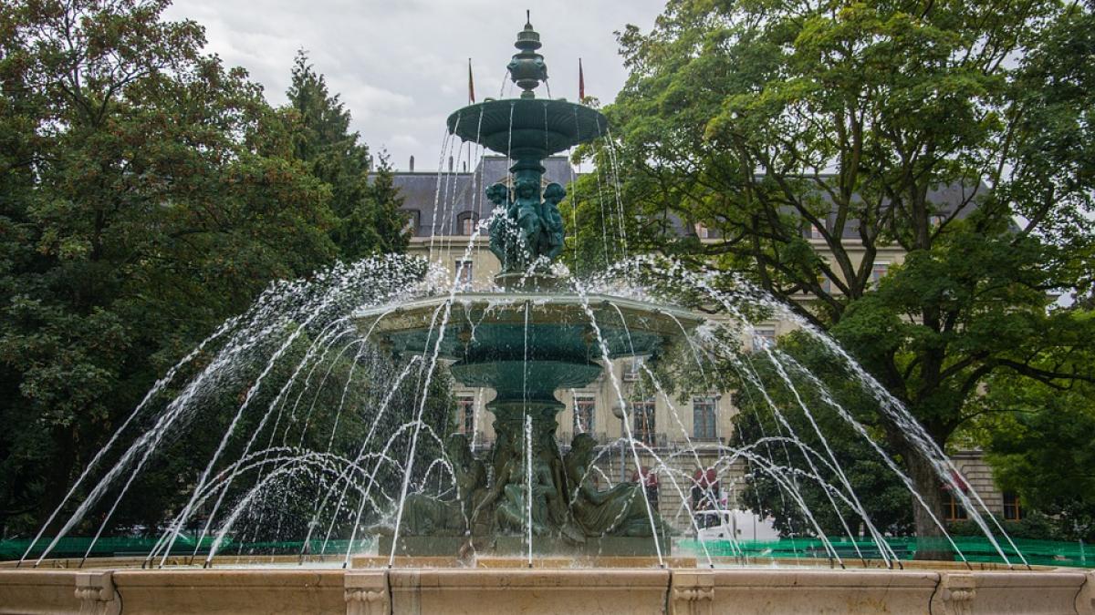 s a sinucis aruncandu se in fantana ce a scris in biletul de adio o femeie