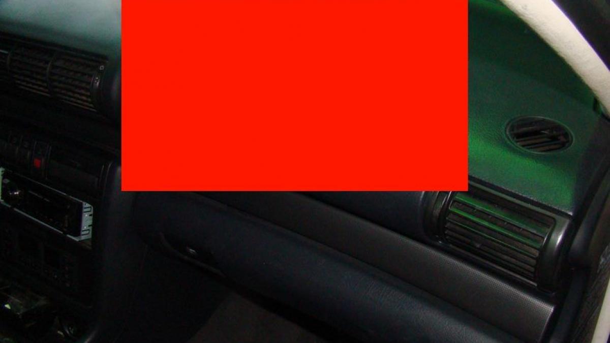 ce au descoperit politistii de frontiera in bordul si scanunele unei masini in locul airbagului erau