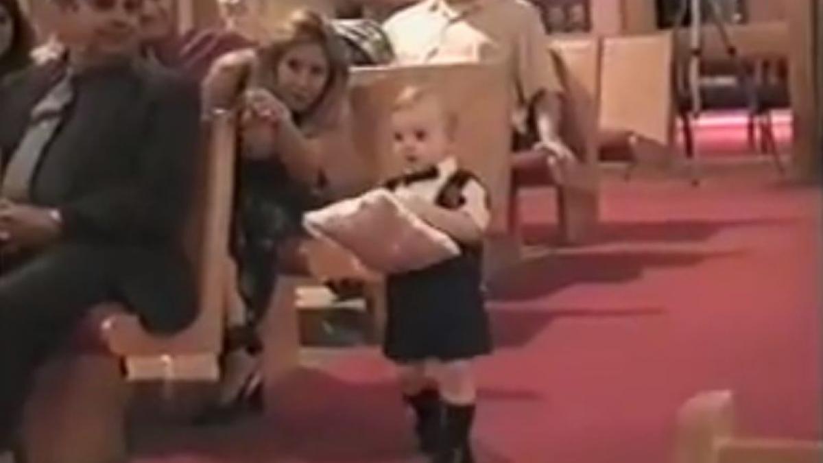 tot ce trebuia sa faca era sa duca la altar pernuta cu verighete momentul care a dat peste cap