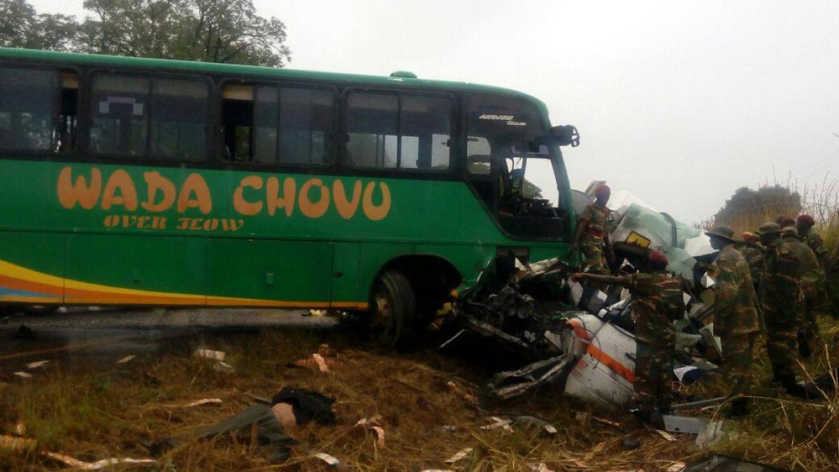 zambia 24 de morti in coliziunea dintre un autocar si un minibus