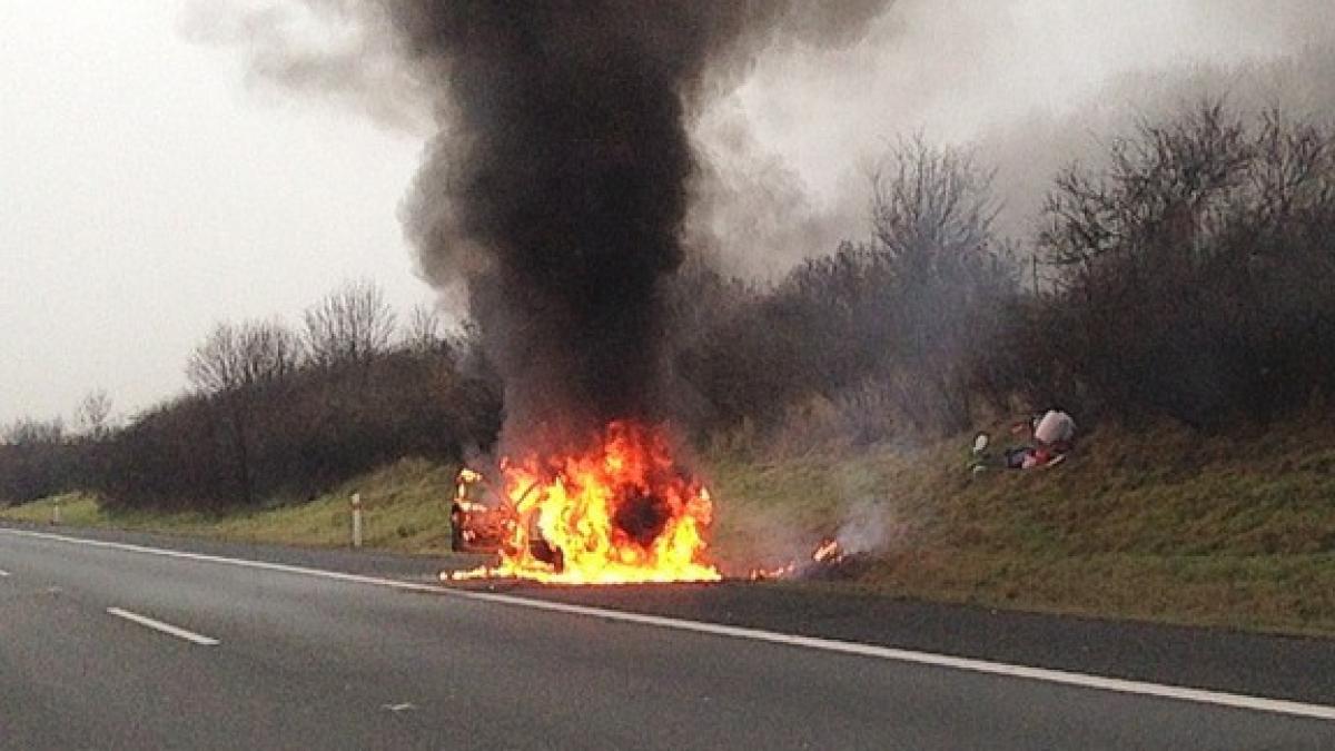 accident o masina a luat foc