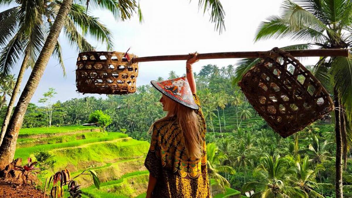 delia a fugit cu sotul in bali cum se relaxeaza vedeta