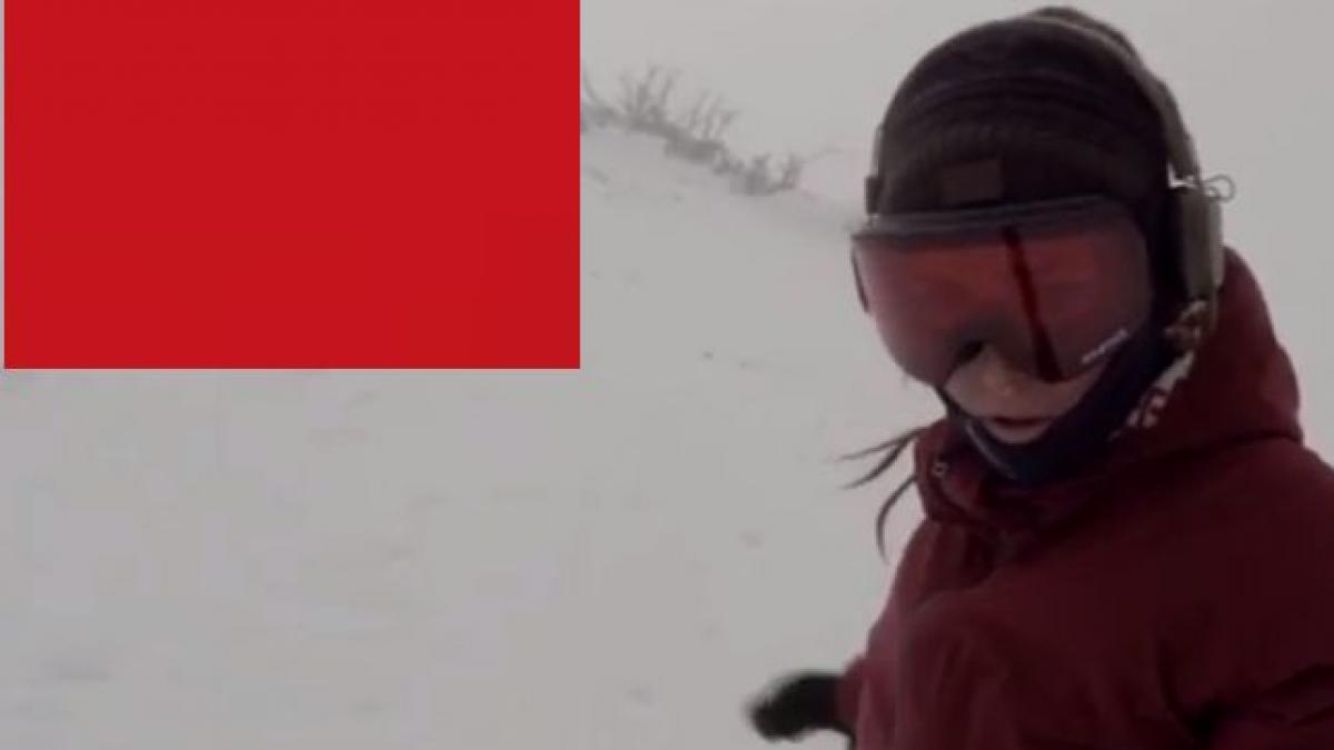 s a filmat in timp ce se dadea cu placa ce a descoperit tanara cand a urmarit filmuletul aparitia i