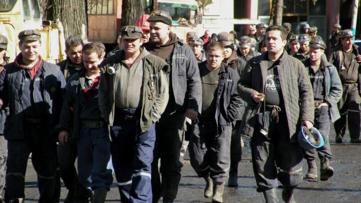 zeci de mineri au pornit in mars spre bucuresti