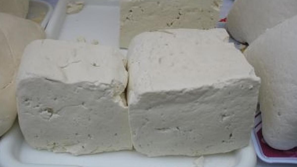 cum iti dai seama daca ai cumparat branza falsa