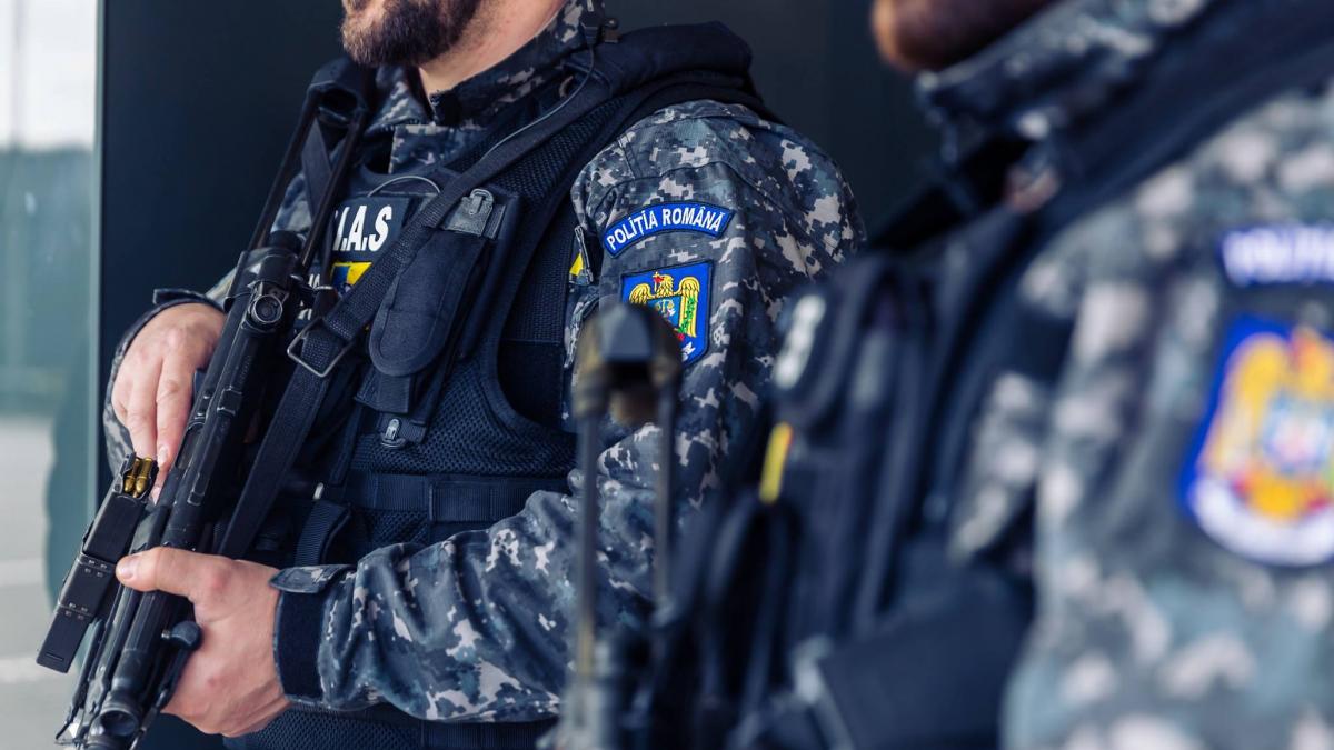 autoritatile au descoperit un arsenal de razboi langa timisoara