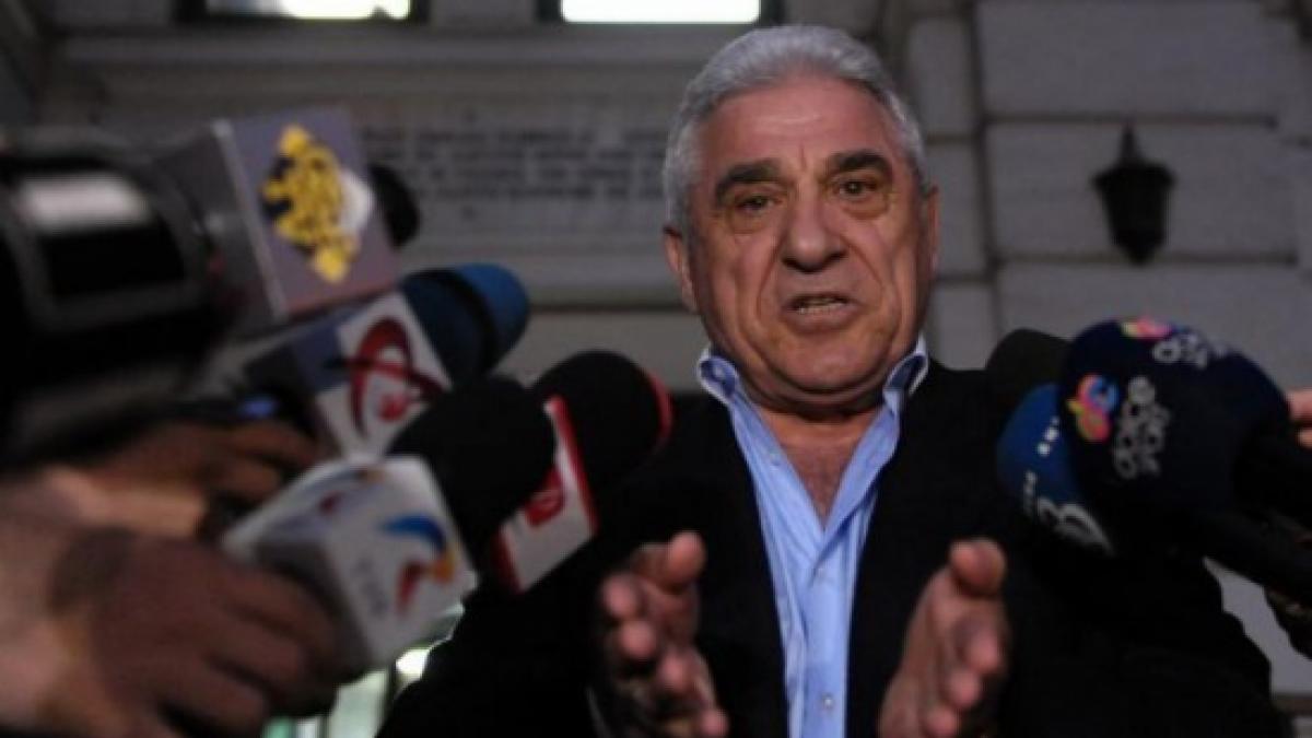 giovani becali ramane in spatele gratiilor