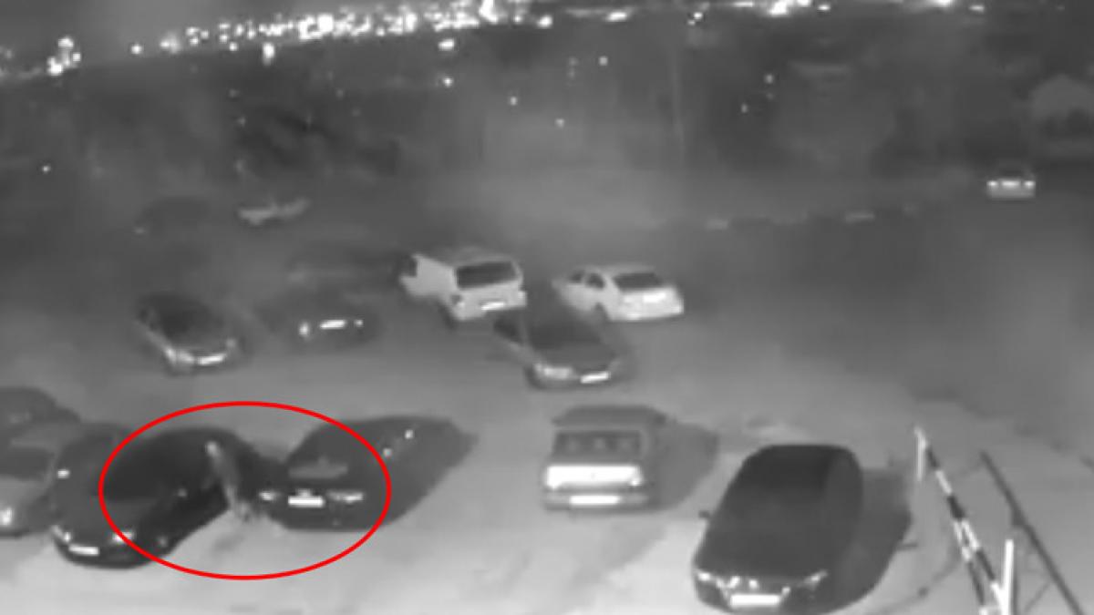 masina furata in 5 minute din fata blocului intreaga operatiune a fost filmata