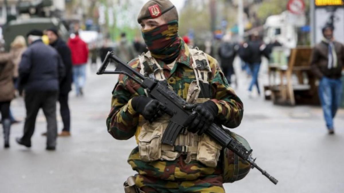 alerta terorista la bruxelles trei barbati au fost arestati