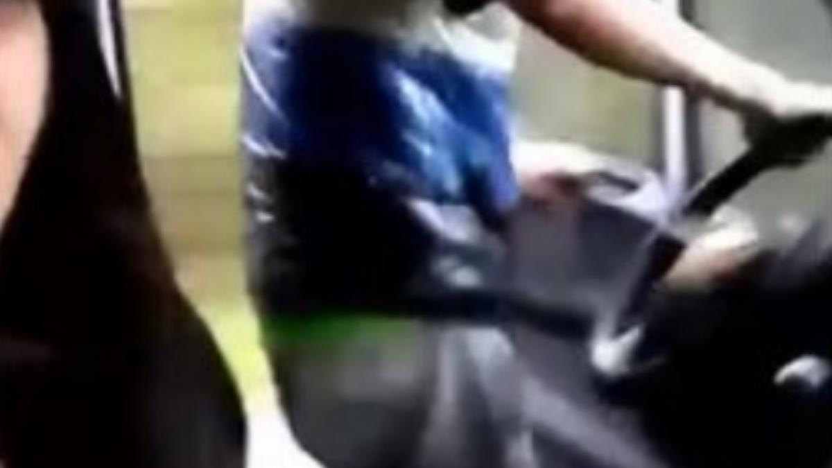 sofer inconstient pericol pentru zeci de oameni video