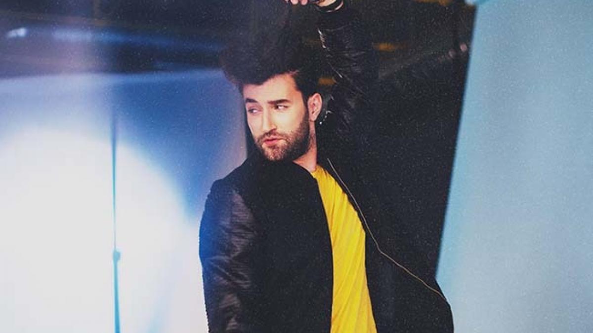 toate fetele suspinau dupa el dar acum s a ingrasat foarte tare cum a aparut smiley la un concert