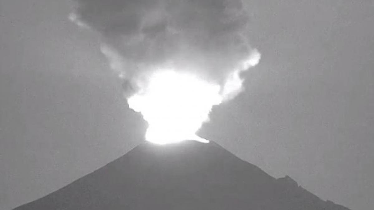 alerta in mexic vulcanul popocatepetl erupe iar lava se intinde pe 2 kilometri